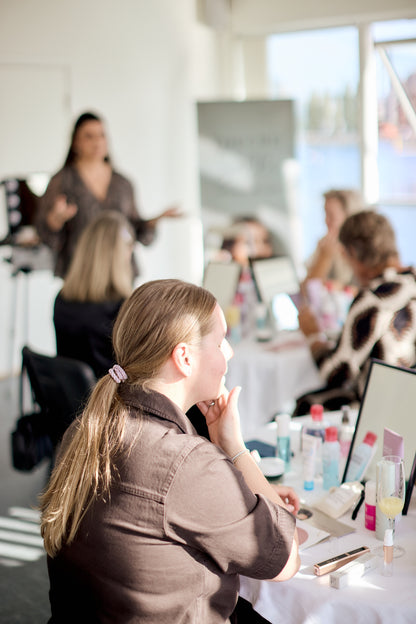 Sallis BEAUTYCLASS | Hverdagsmakeup + Holiday Glam | Spar 499 kr
