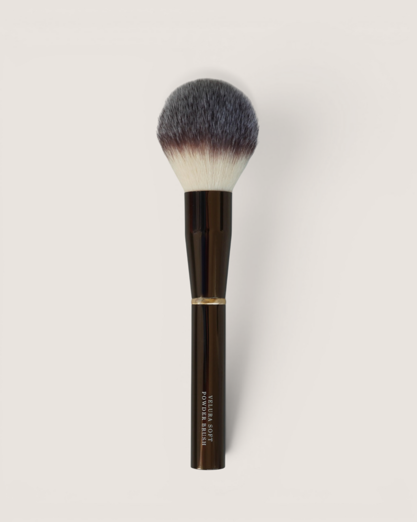 Velura Soft Powder Brush er en makeupbørste der kan bruges til alt slags pudder
