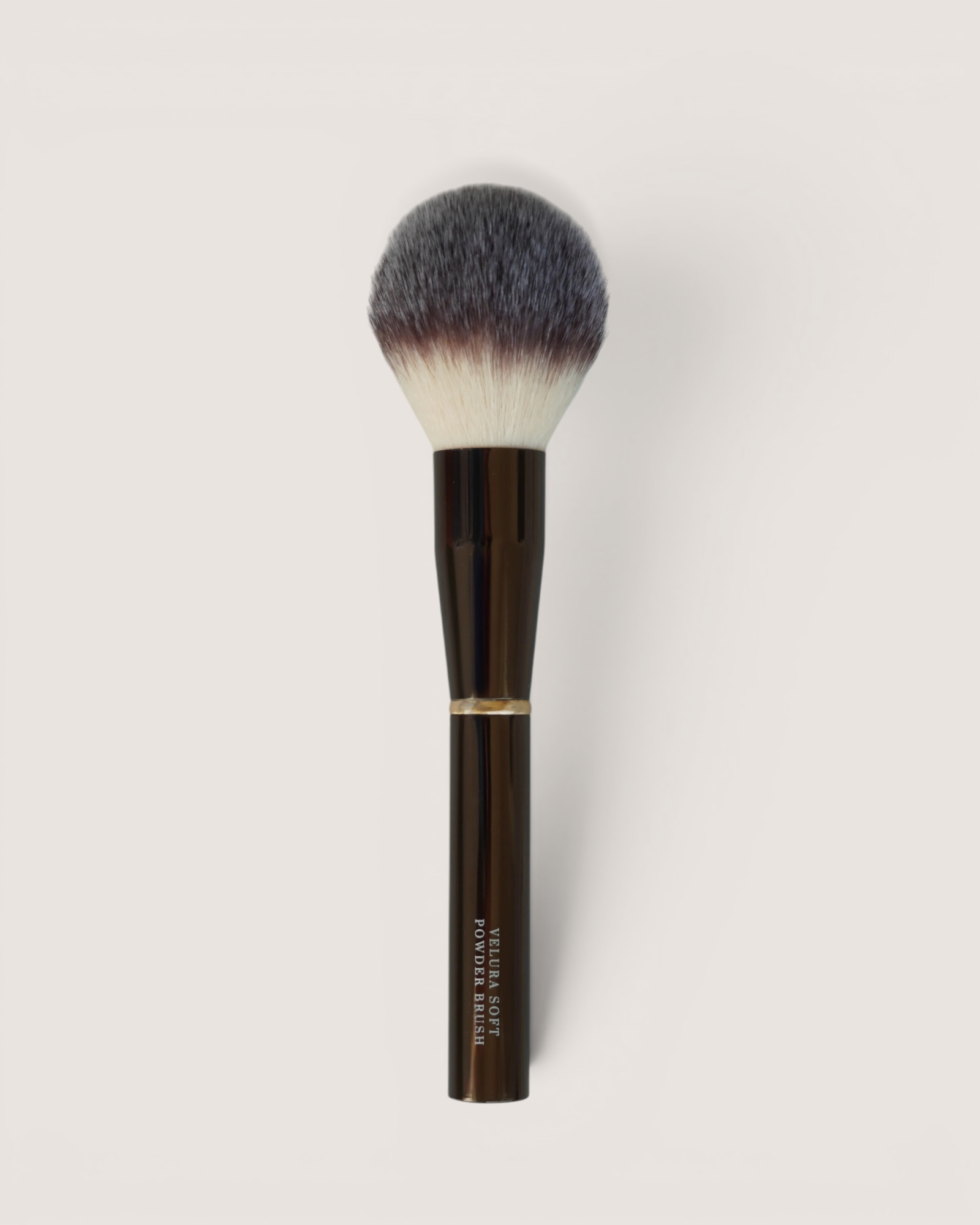 Velura Soft Powder Brush er en makeupbørste der kan bruges til alt slags pudder